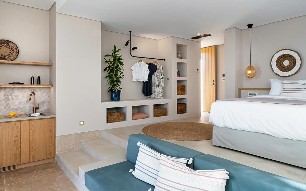 Stylish Eliamos suite in Kefalonia featuring a built-in wardrobe, sink area, soft textiles and a spacious layout.